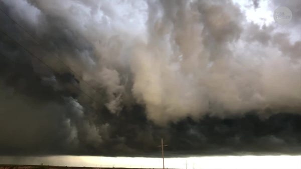 Massive storm cloud looms over Oklahoma town