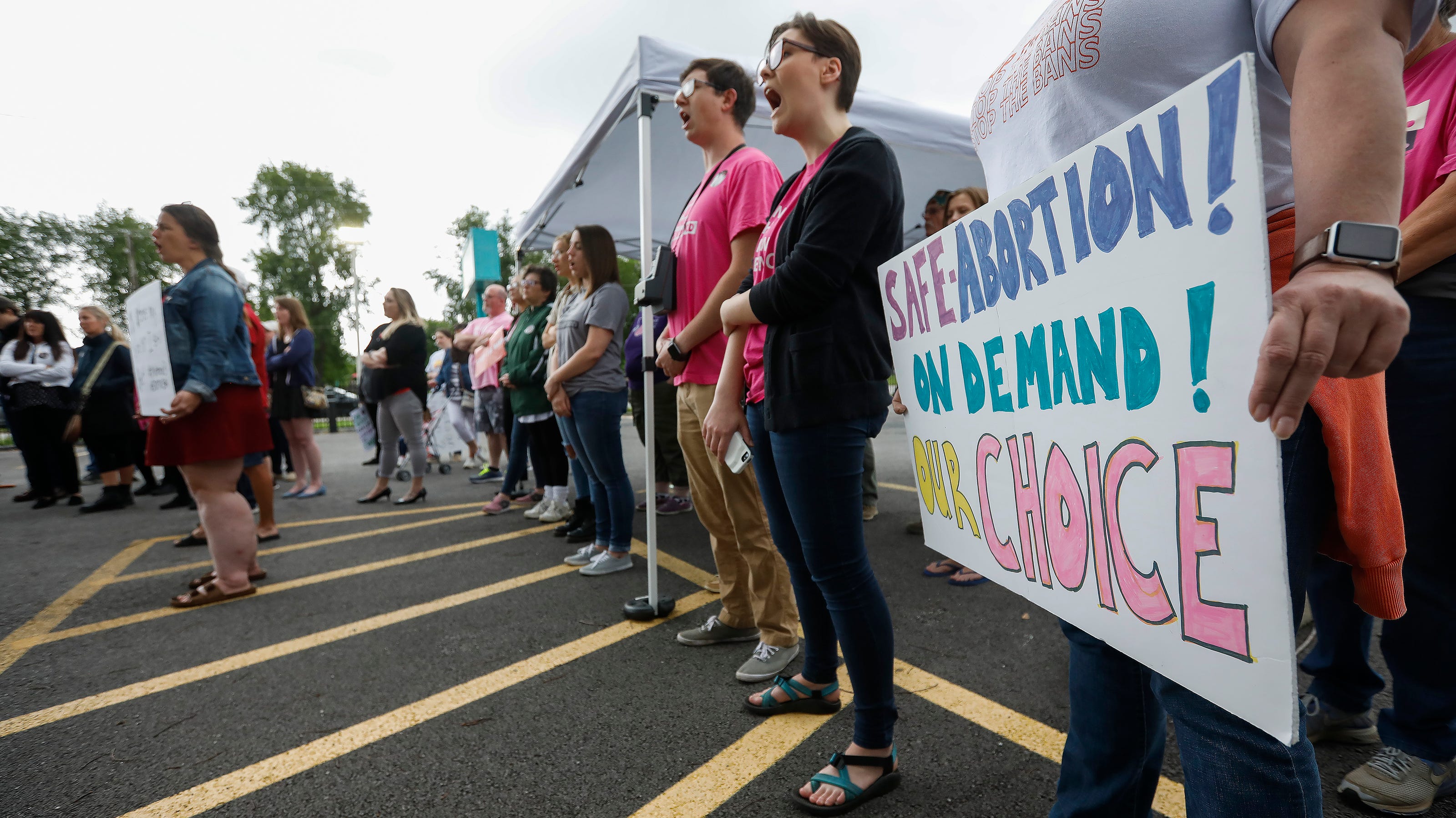 Abortion Bill Dozens Protest At Planned Parenthood In Springfield Abortion Bill Dozens Protest At Planned Parenthood In Springfield