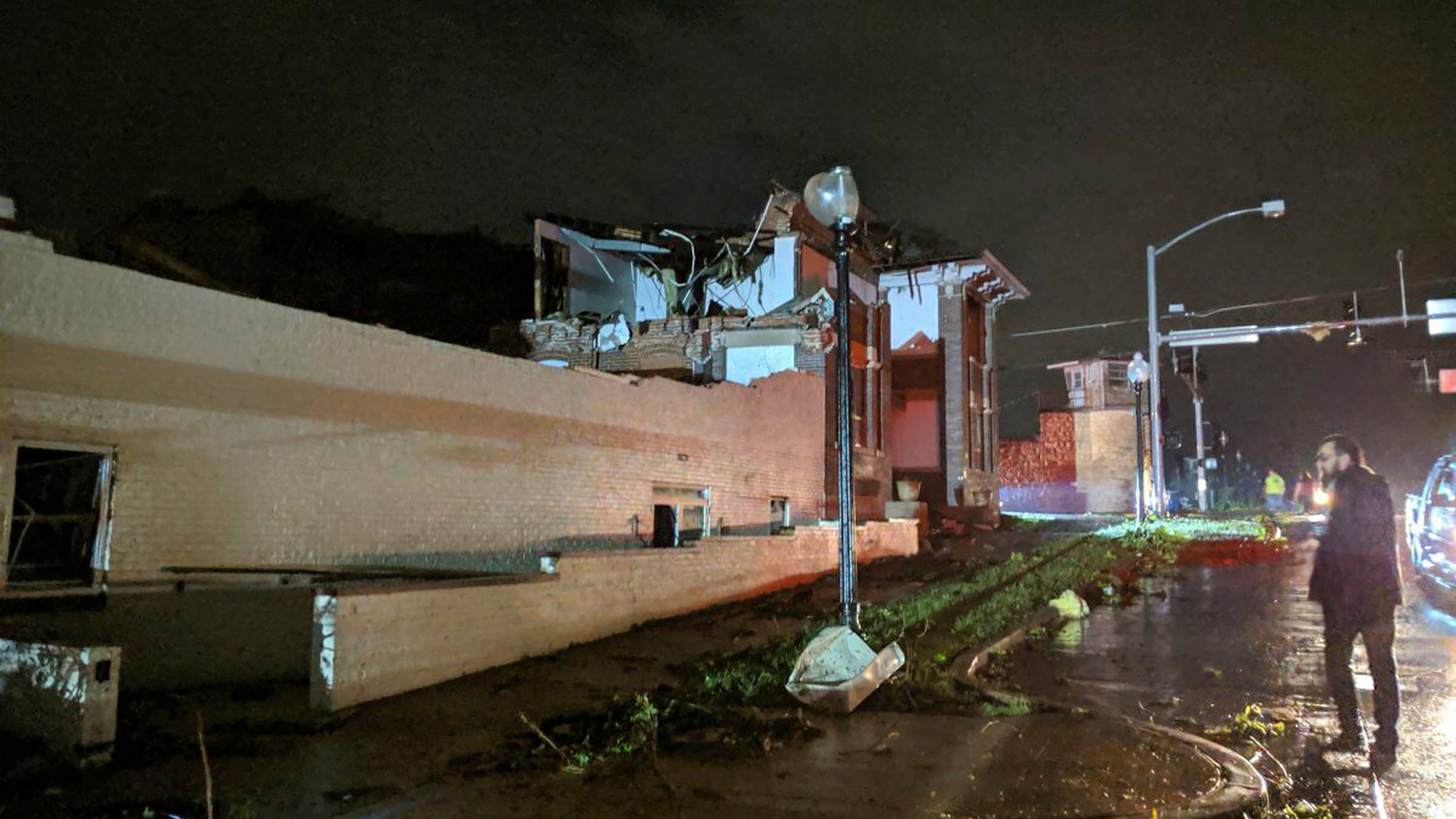 3 deaths in Missouri as tornado strikes state capital