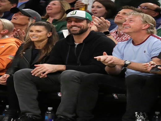 Drake doesn't own the Raptors but can still heckle Bucks courtside