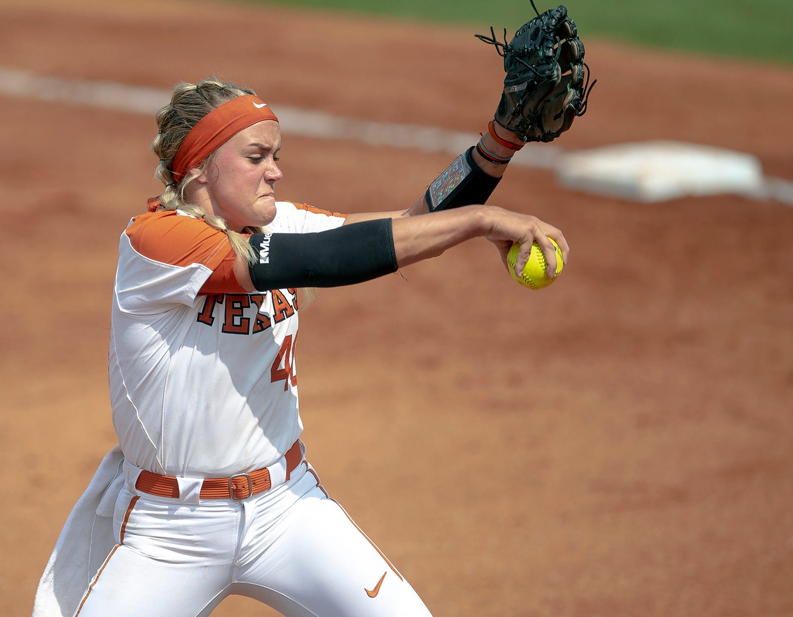 Pitcher Miranda Elish taken to hospital after throw hits her in face in Texas-Alabama game