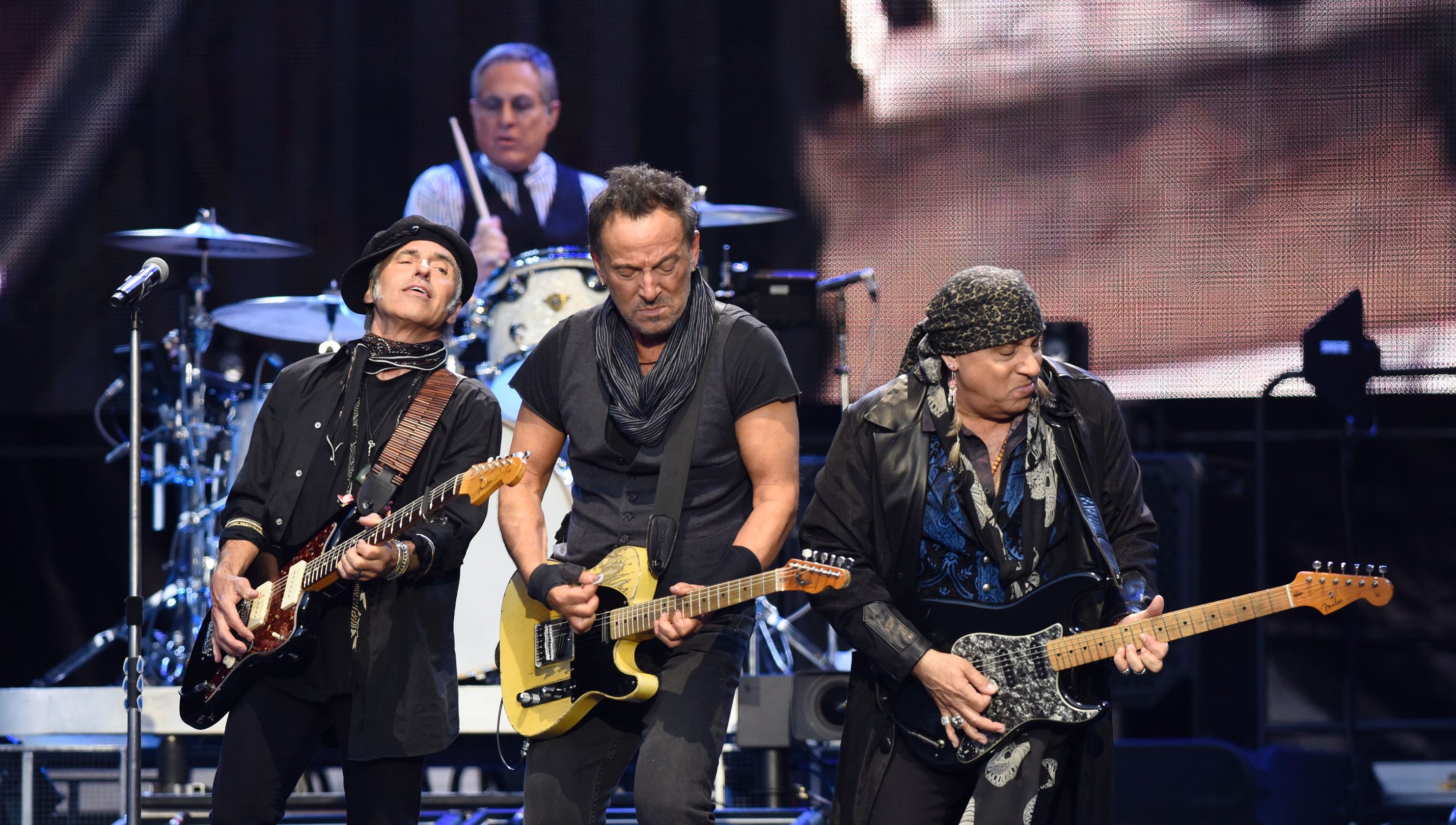 Песни группы э. Спрингстин группа. Брюс Спрингстин группа стрит. Springsteen e Street Band 2023. Springsteen, e Street Band to Tour.