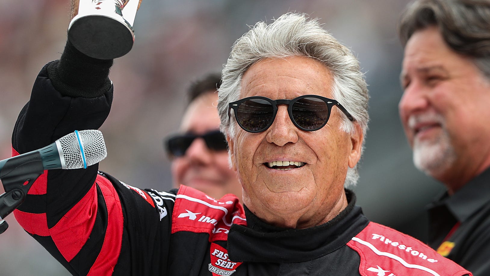 Mario Andretti flashes guitar skills in country music cameo