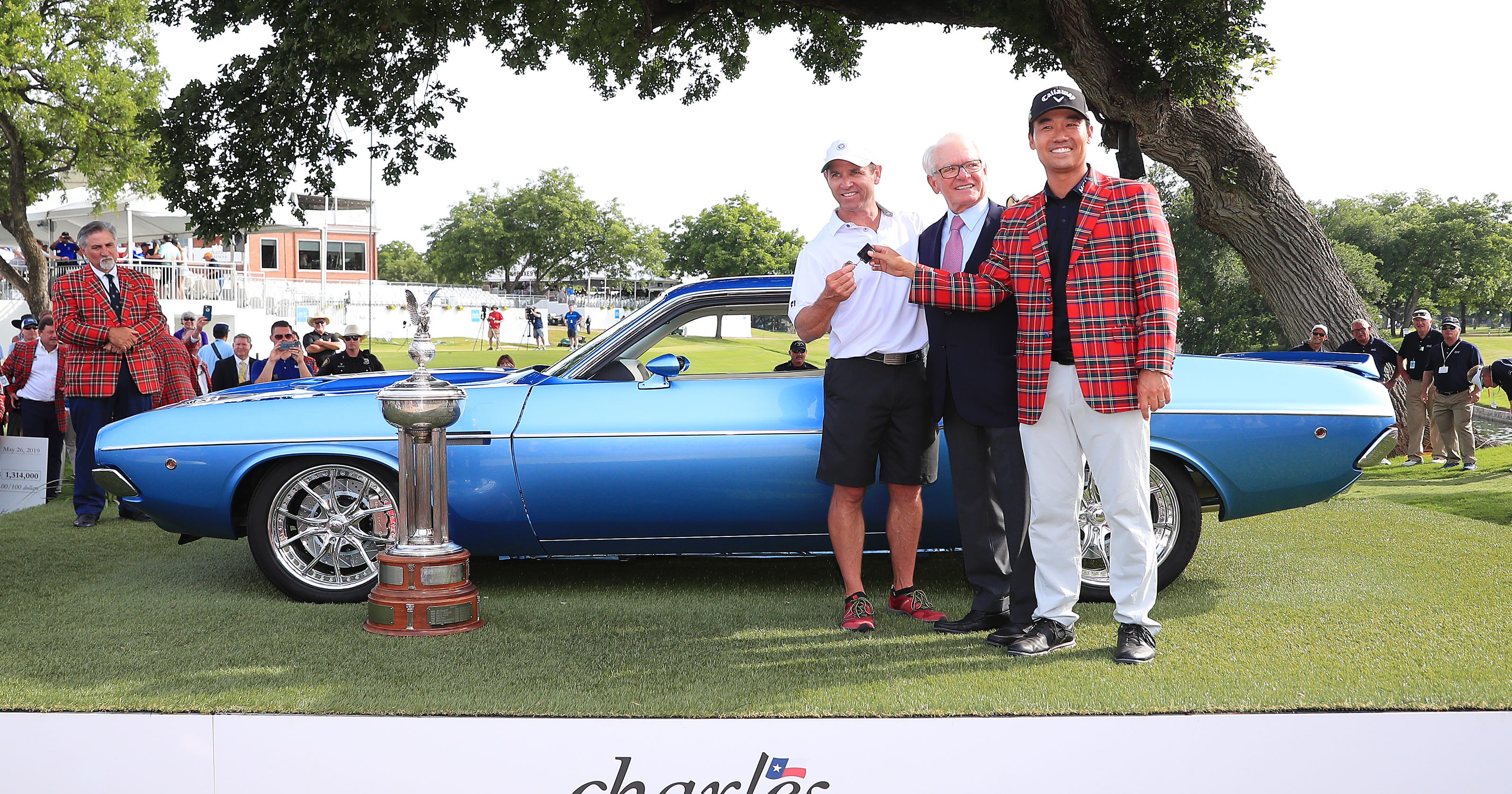 Kevin Na Gives Caddie Car He Got For Winning Charles