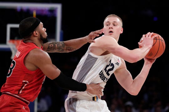 Michigan State Basketball Lands Transfer Joey Hauser From Marquette