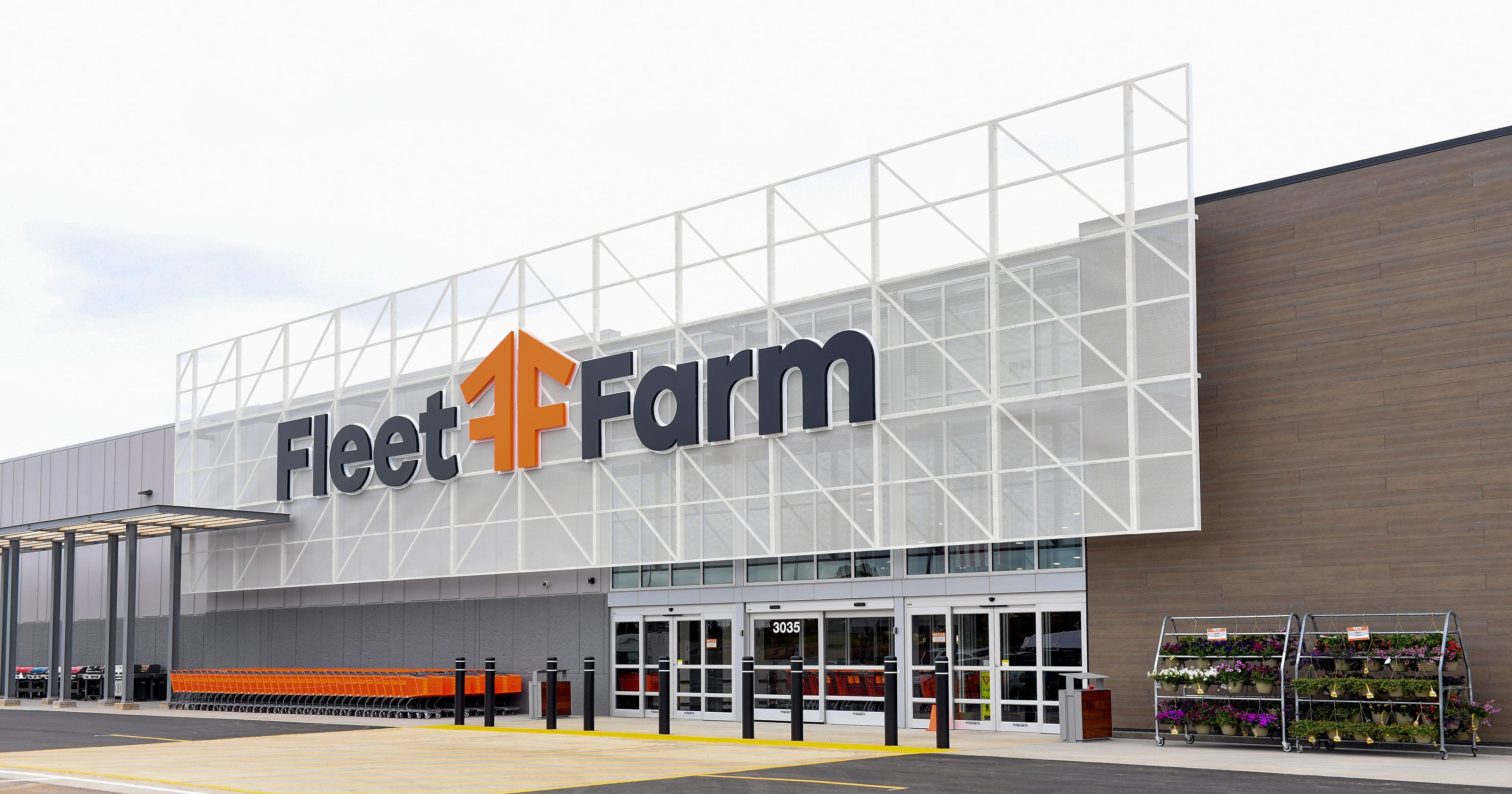 Sneak peek Fleet Farm's new, huge Sioux Falls location opens Wednesday