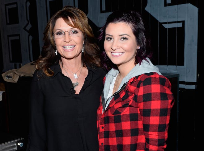Former Alaska Gov. Sarah Palin, left, and her daughter Willow Palin in 2015.
