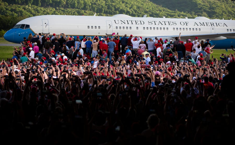 Air Force One carries President Donald Trump to a campaign rally in Montoursville, Pa., on May 20.