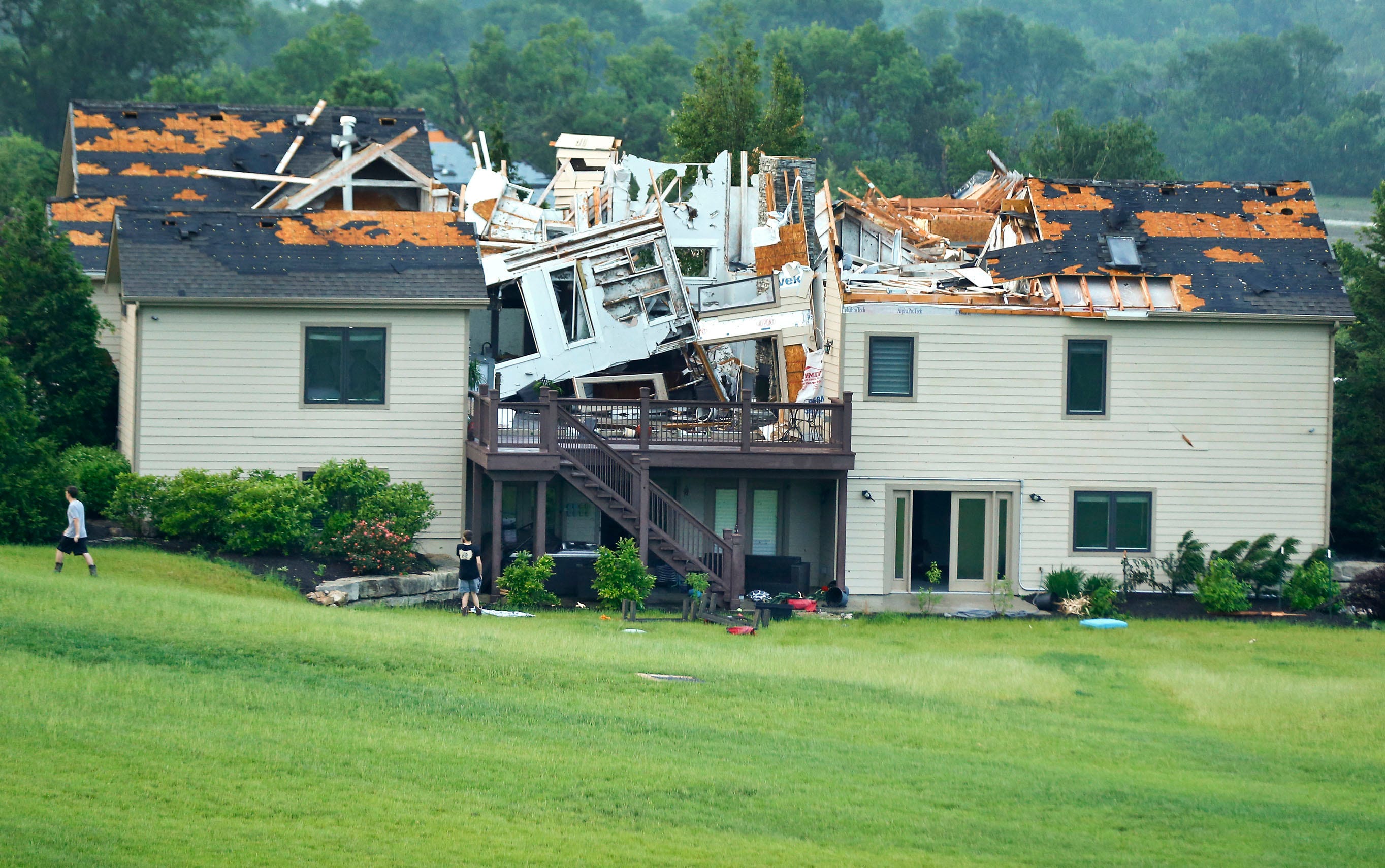 Kansas Tornado Latest Round Of Twisters Devastates Communities