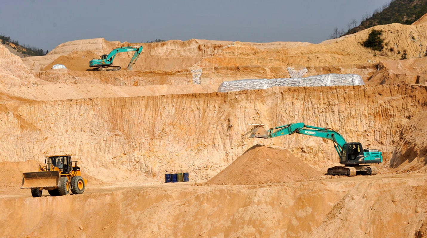 Lembaga perencana ekonomi China mengkonfirmasi kemungkinan pengendalian ekspor logam √ Ekspor ‘Tanah Jarang’ Akan Dibatasi, Strategi China Hadapi AS