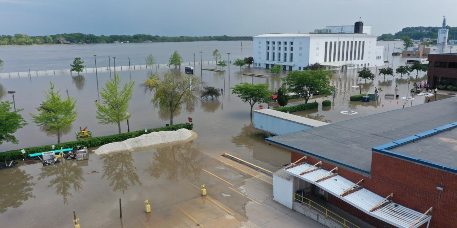 Iowa Flooding Barrier Fails Downtown Burlington Overrun With Water