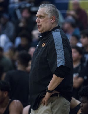 Mountain Pointe head coach Kirk Fauske communicates with this team during in the first half of their game at Desert Vista High School in Phoenix, Friday, Jan.11, 2019.
