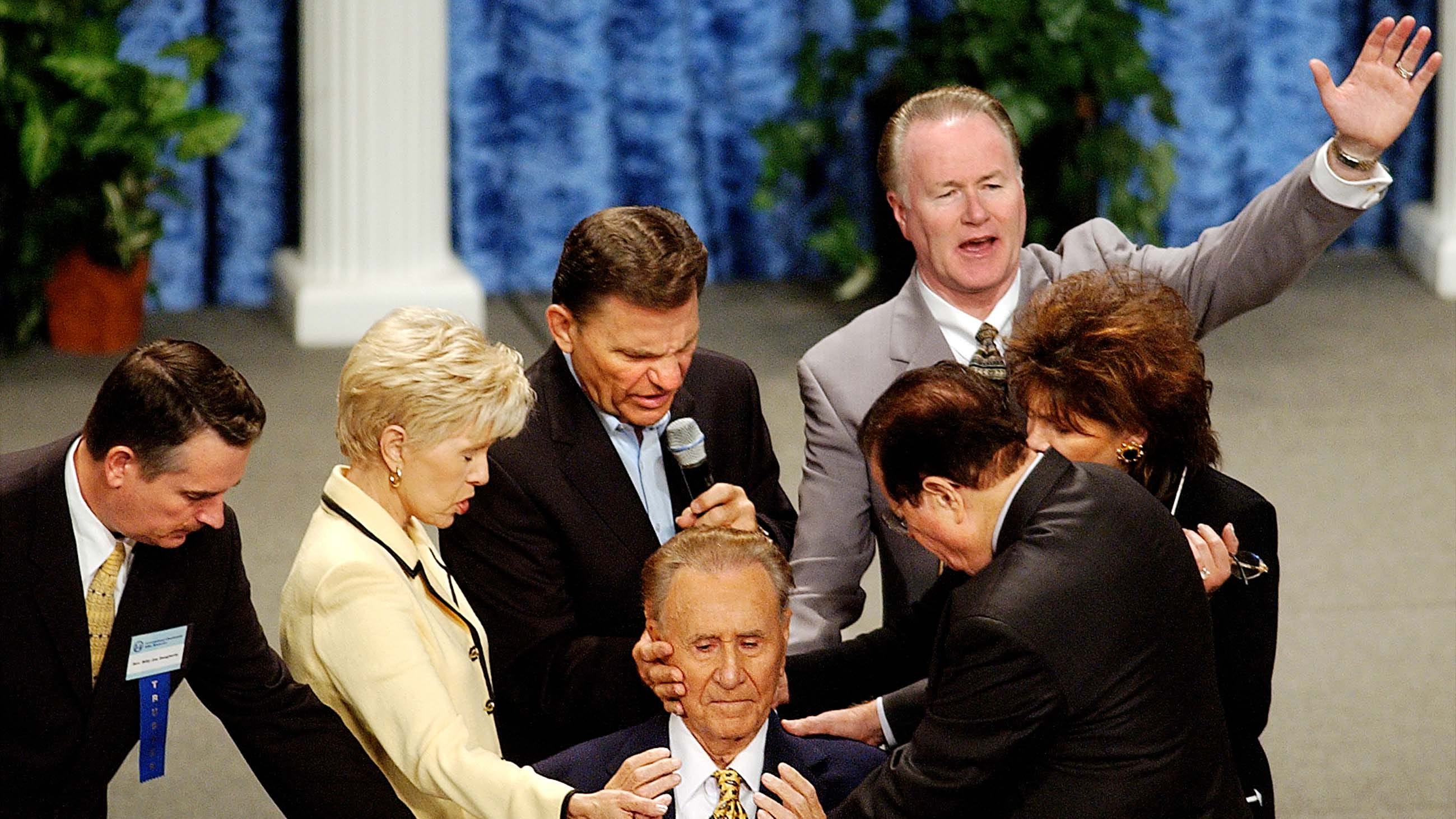 Joel Osteen, Copelands among 10 televangelists who face controversy