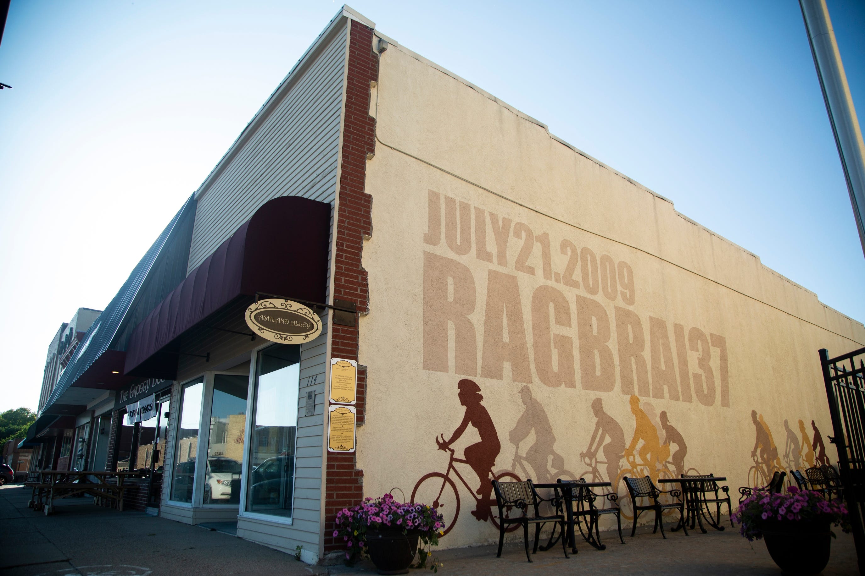 RAGBRAI in Indianola Entertainment, roads, routes and more information