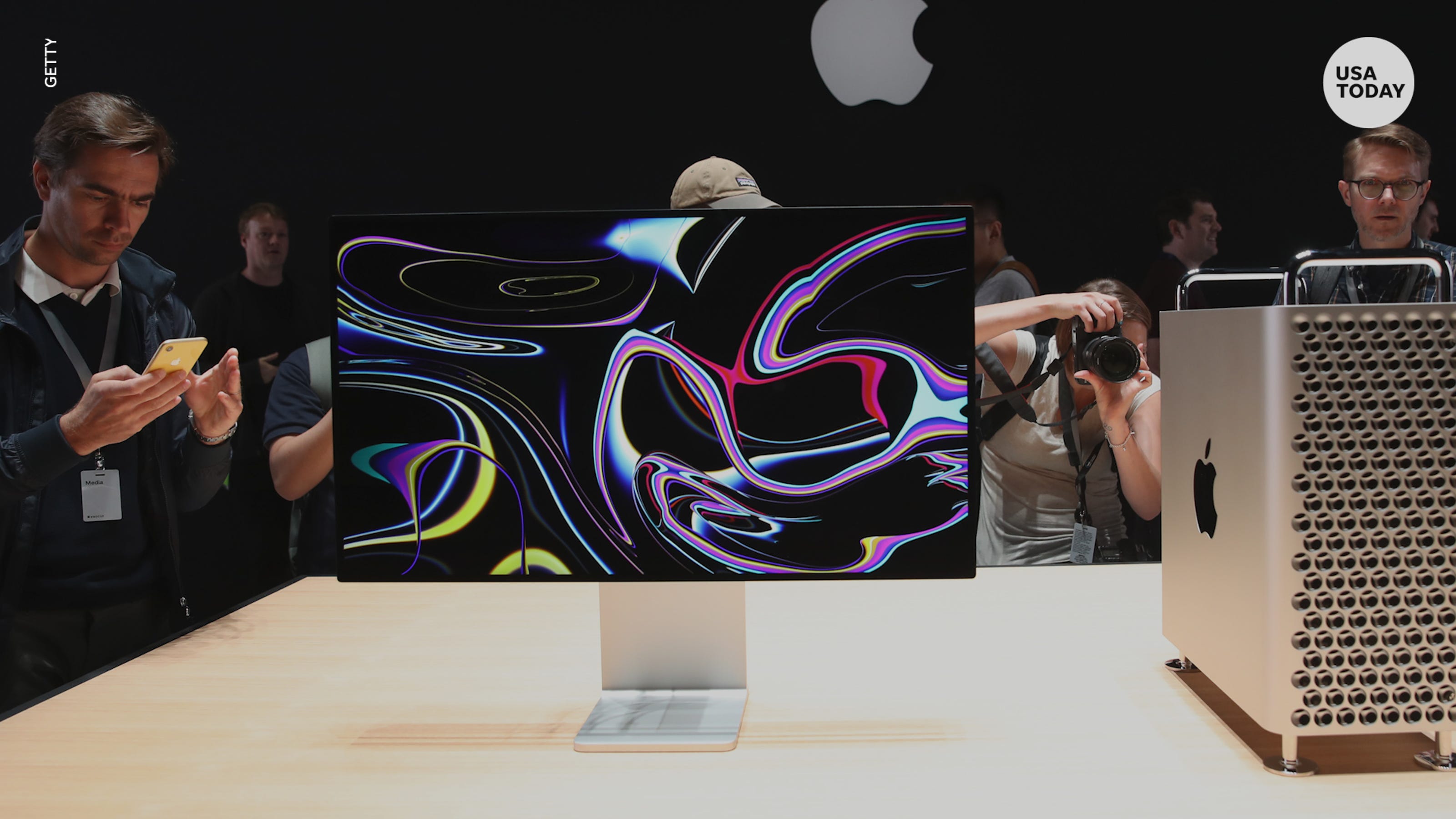 Apple gets mocked for its new 1,000 monitor stand