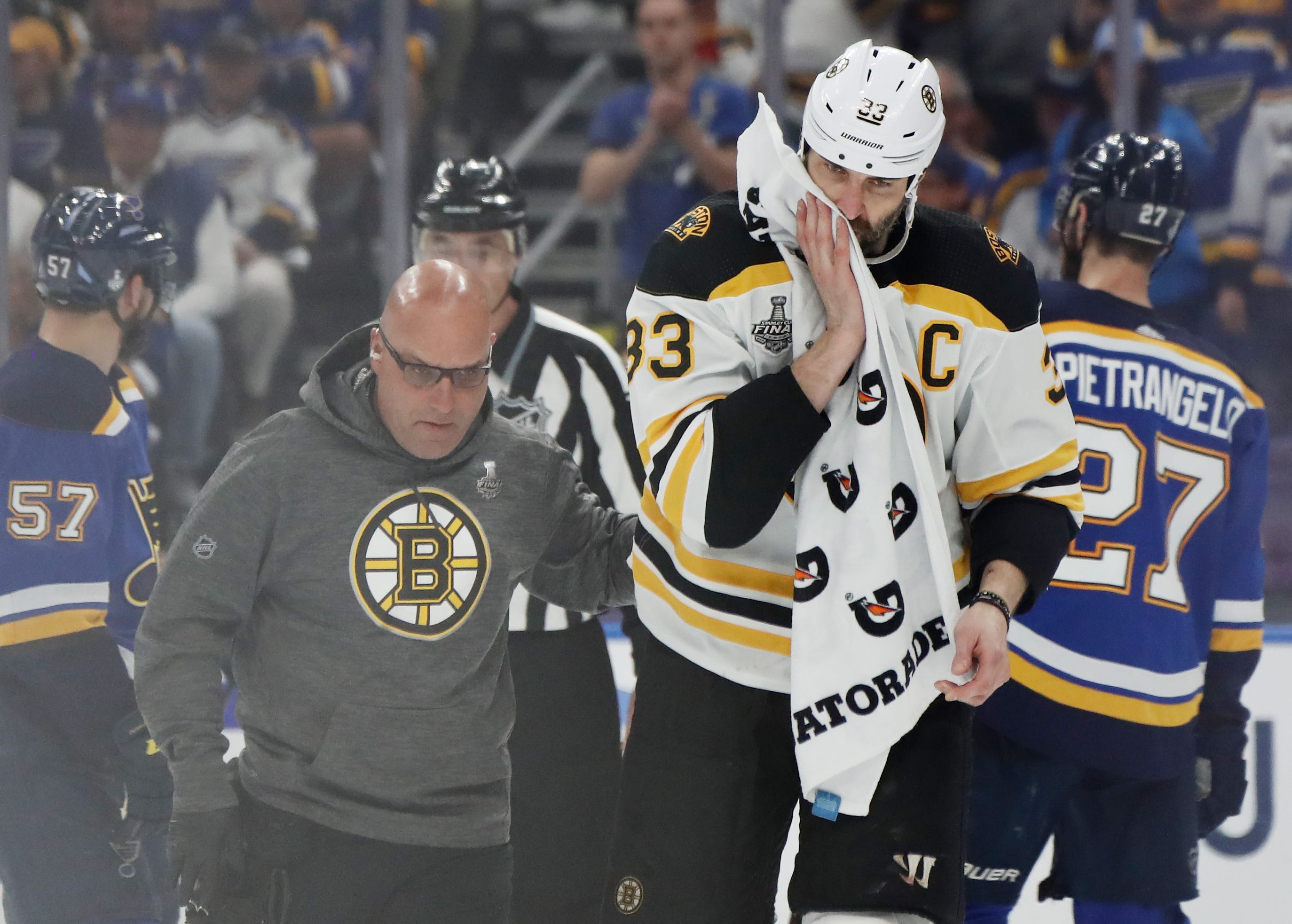 Bruins coach offers 'no update' on Zdeno Chara's status after facial injury