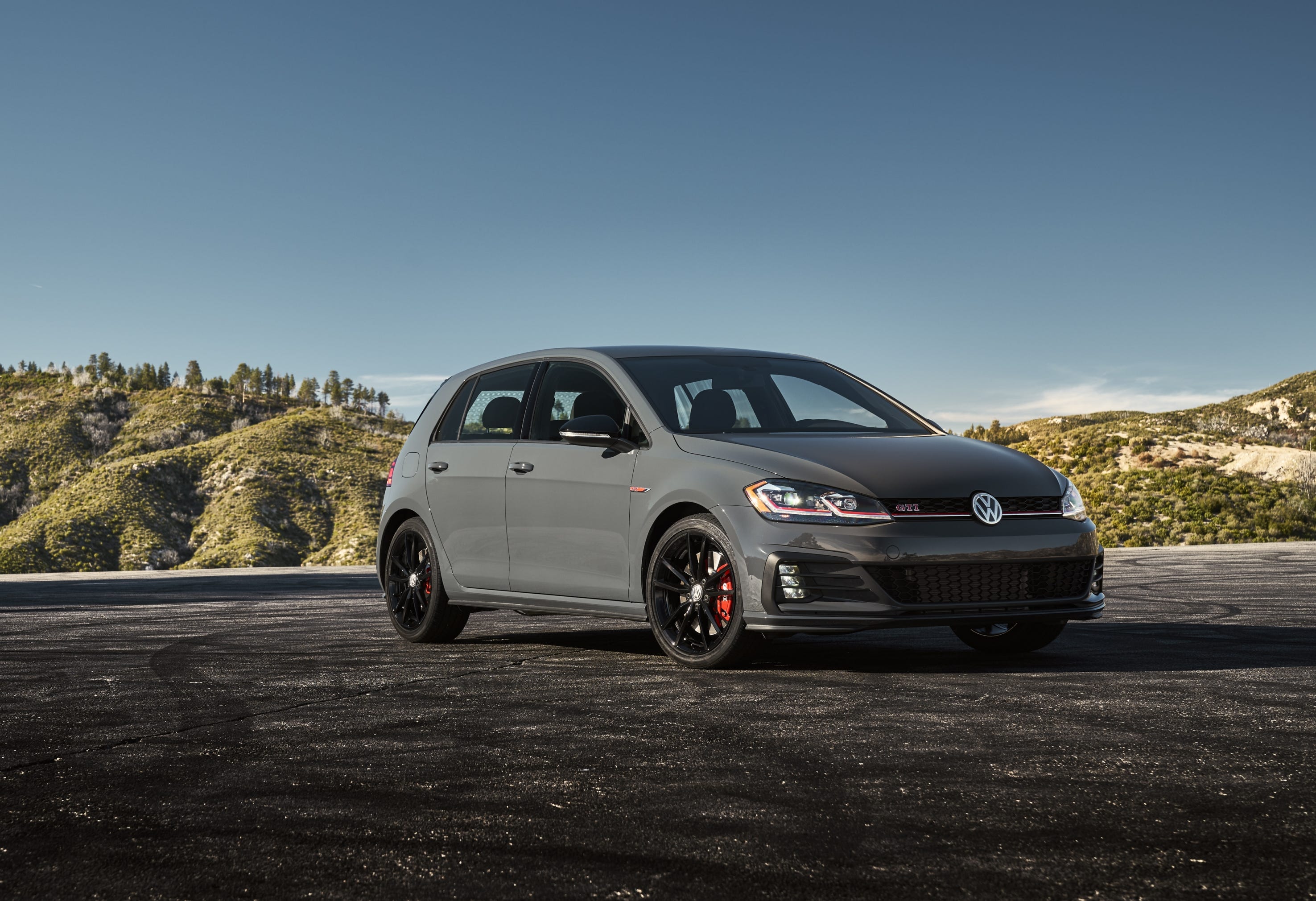 2019 volkswagen golf gti excites small