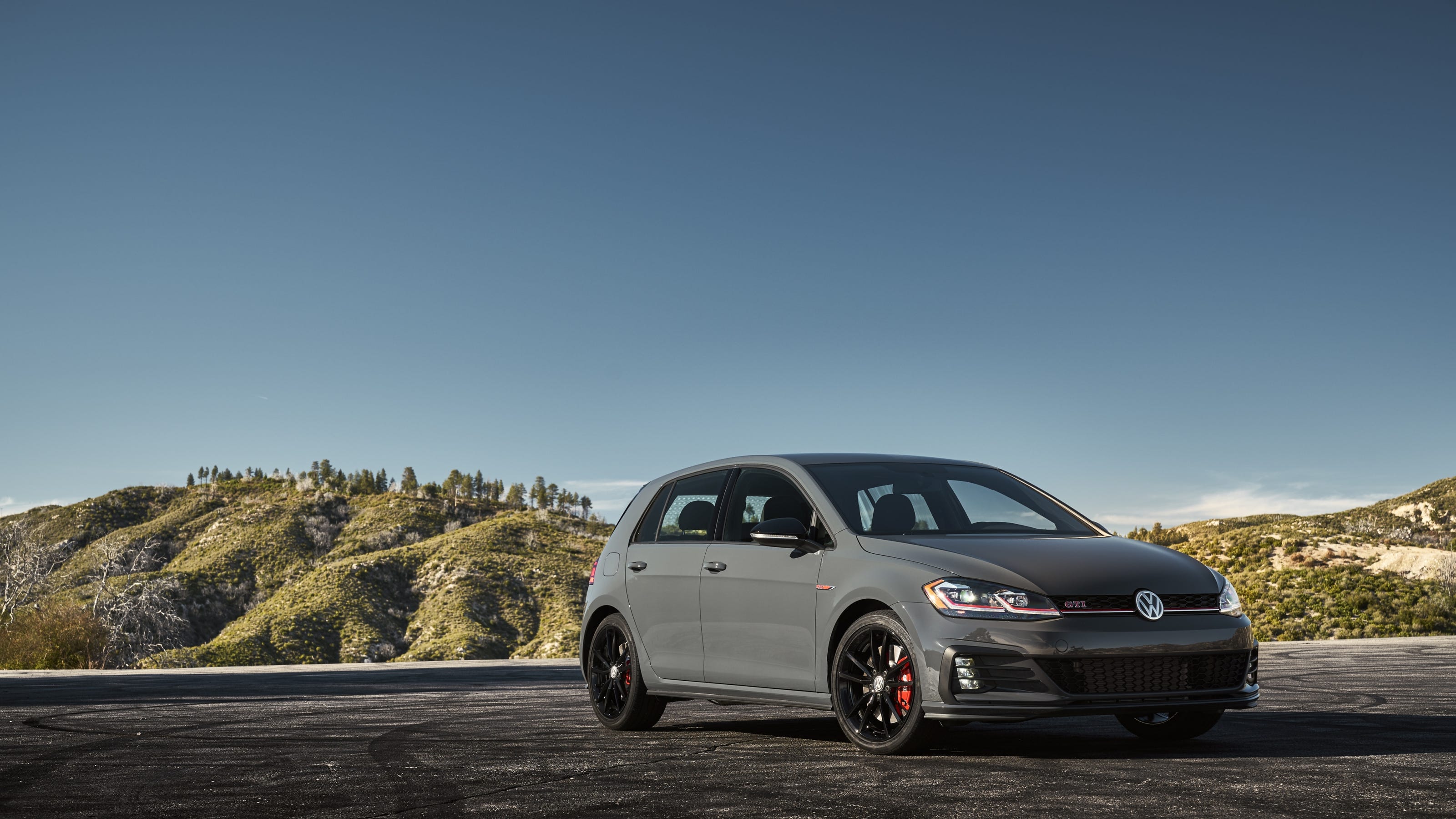19 Volkswagen Golf Gti Excites Small Car Enthusiasts