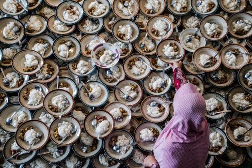An Indonesian woman prepares meals for Muslims breaking their fast during the holy month of Ramadan at Jogokariyan Mosque in Yogyakarta on May 11, 2019.