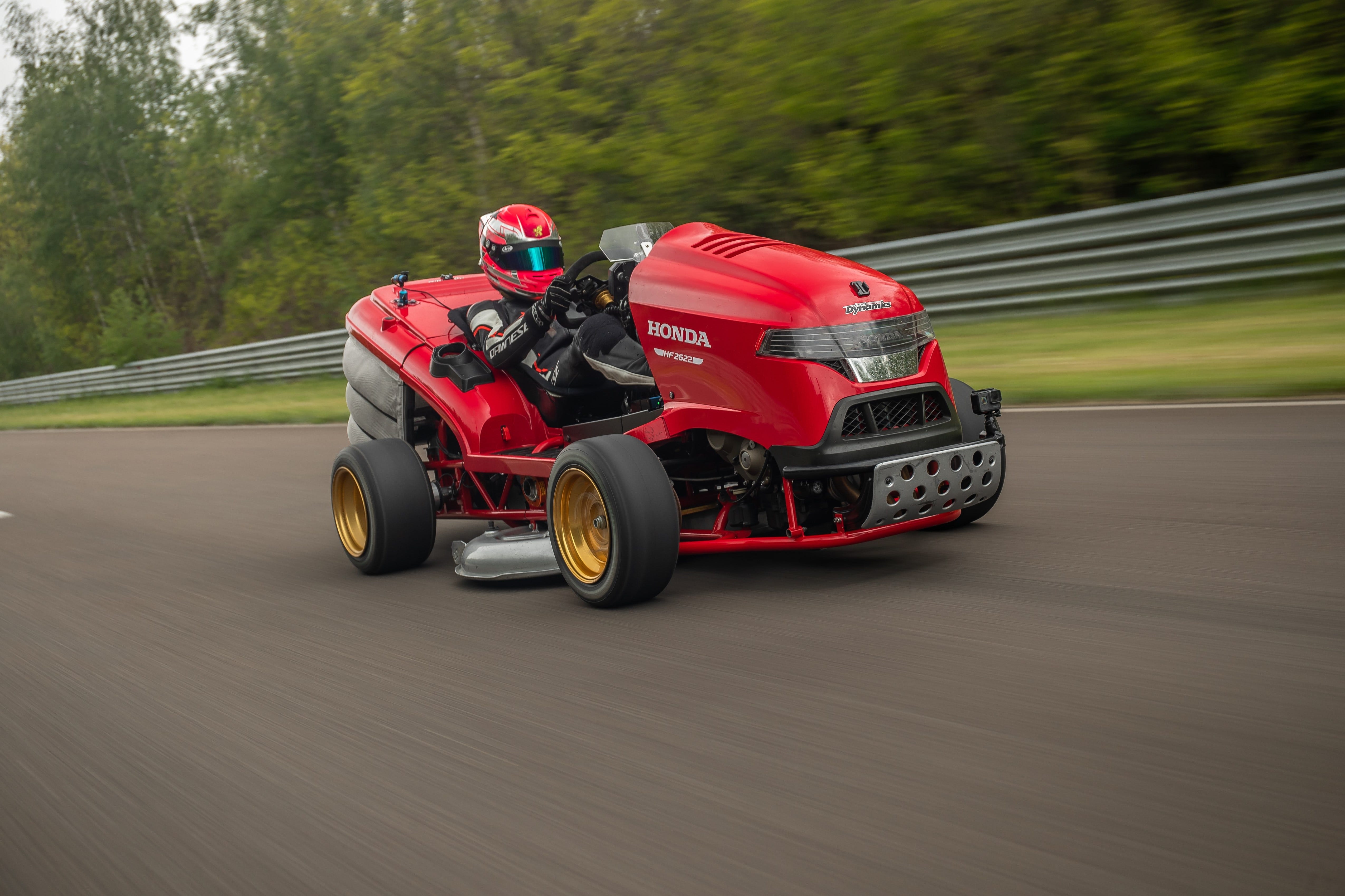 Honda S Fastest Lawnmower Breaks World Record For Speed