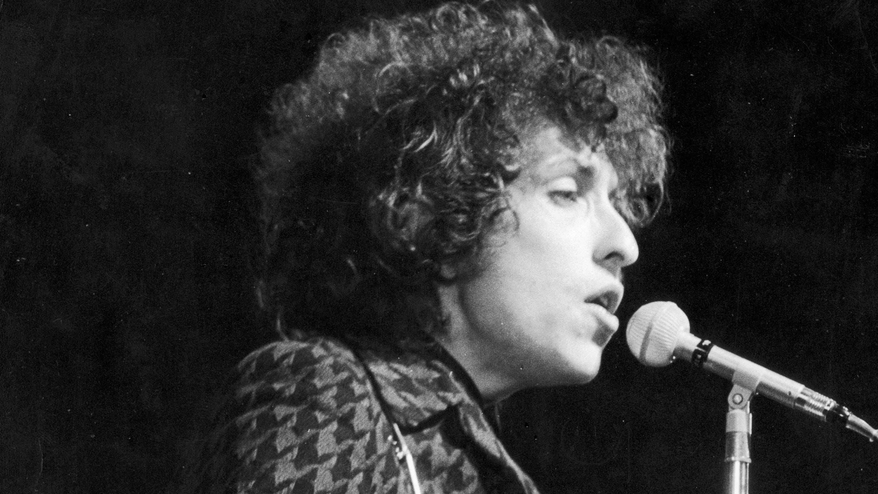 New Netflix film 'Rolling Thunder' captures Bob Dylan at his most ...