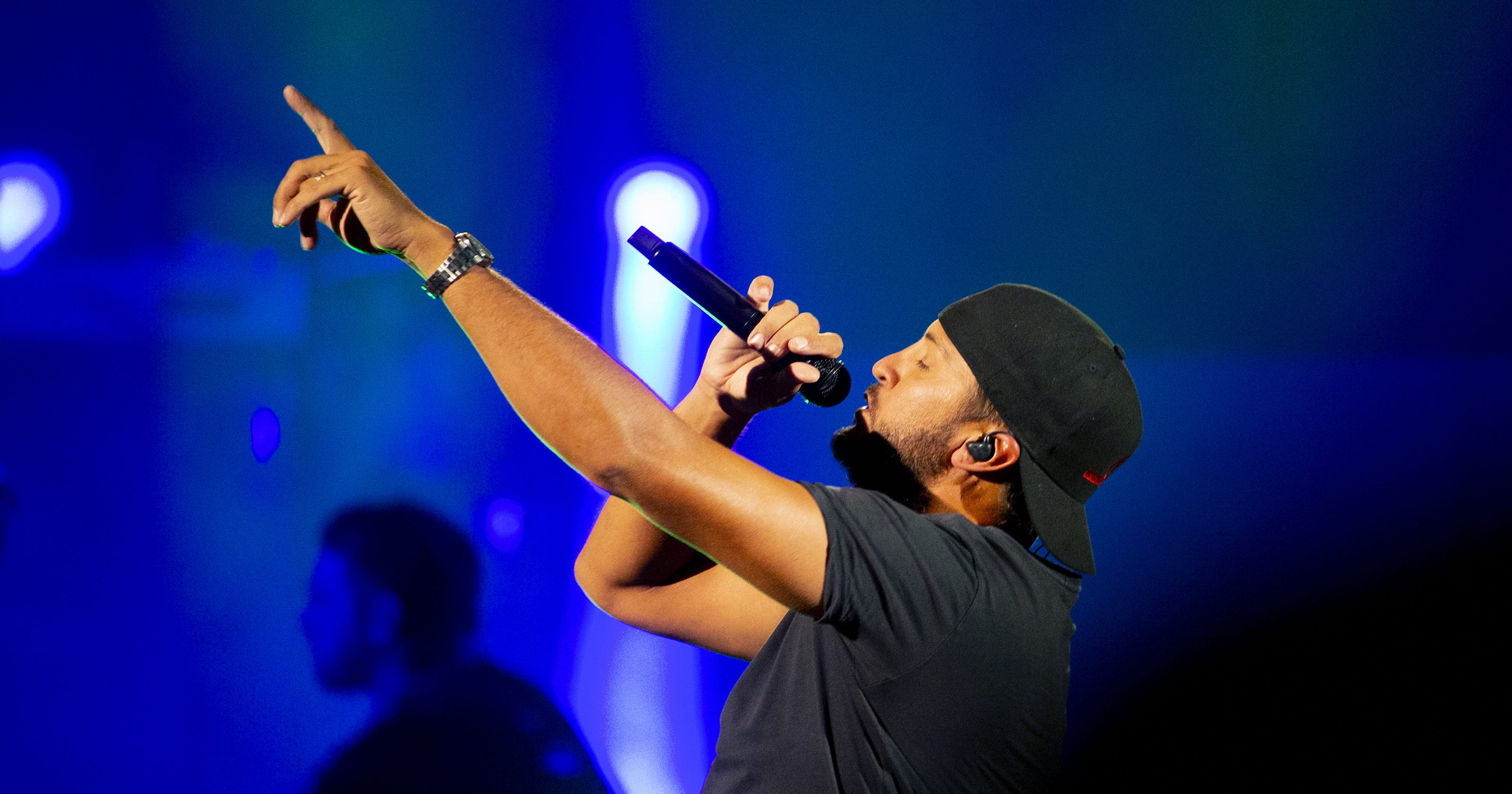 Concert review What makes Luke Bryan country?