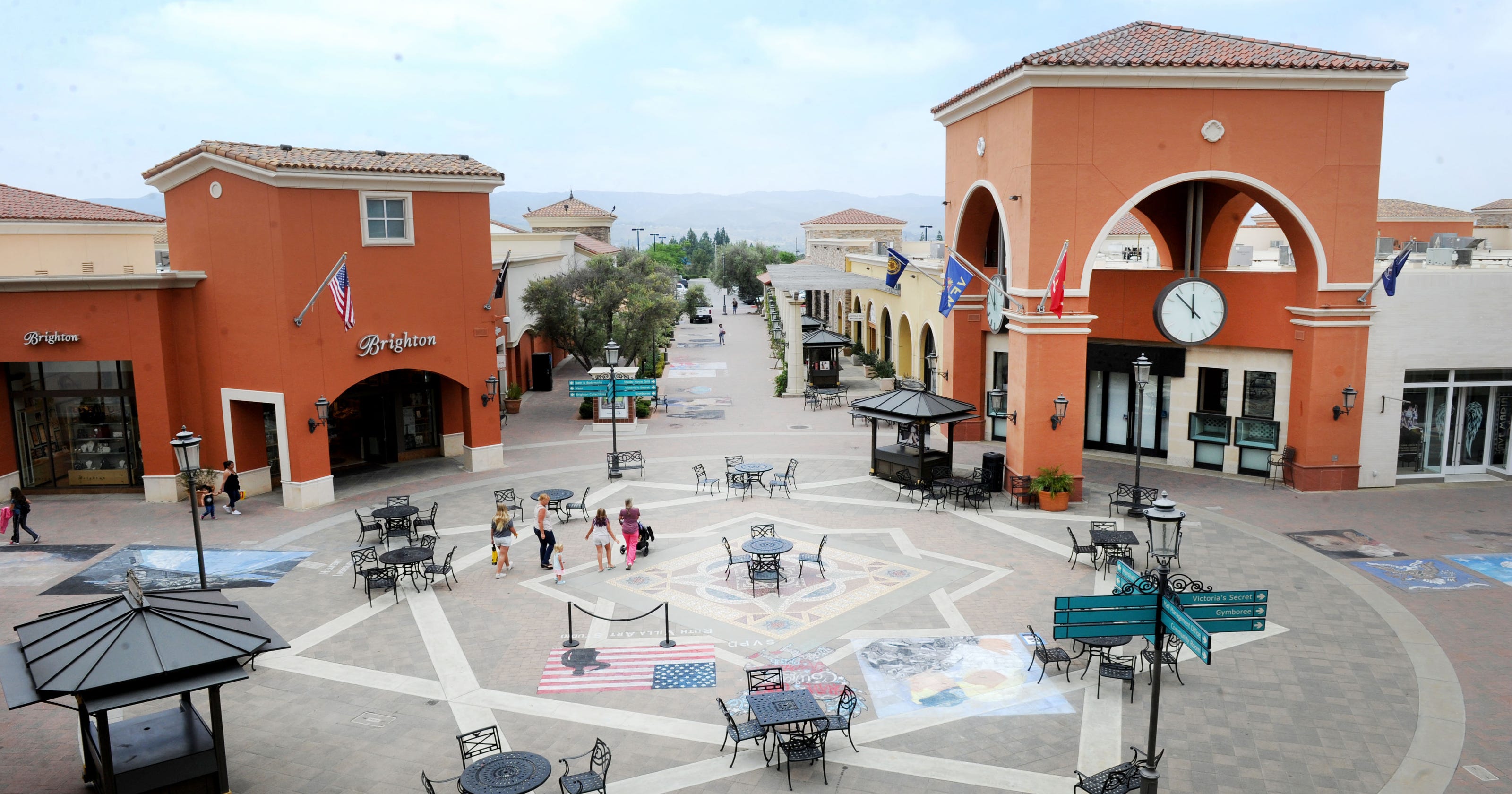 Struggling Simi Valley shopping center has new owner