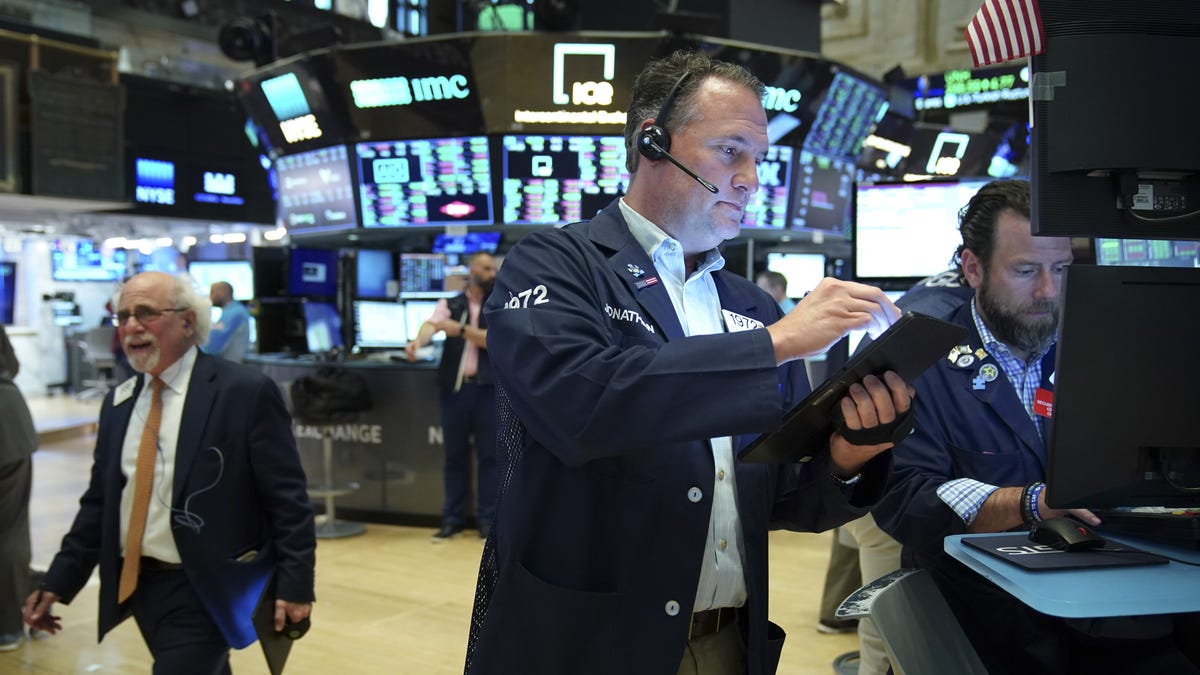 NEW YORK, NY - JUNE 7: Traders work on the floor of the New York Stock Exchange (NYSE) at the closing bell, June 7, 2019 in New York City.