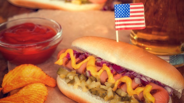 4th of July Picnic Table - Hot Dogs [Via...