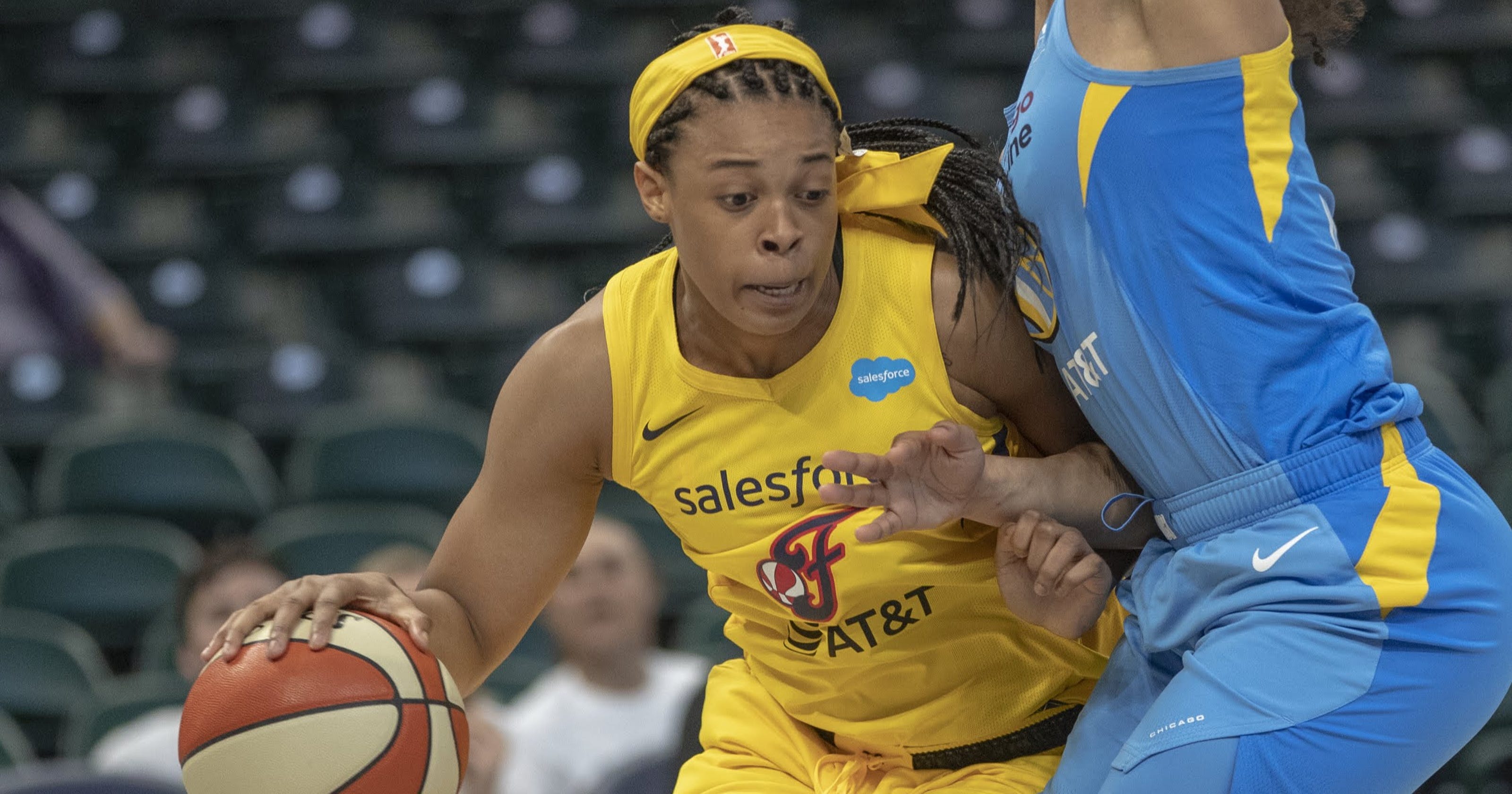 Carrie Underwood gives 'Champion' showcase to Indiana Fever player