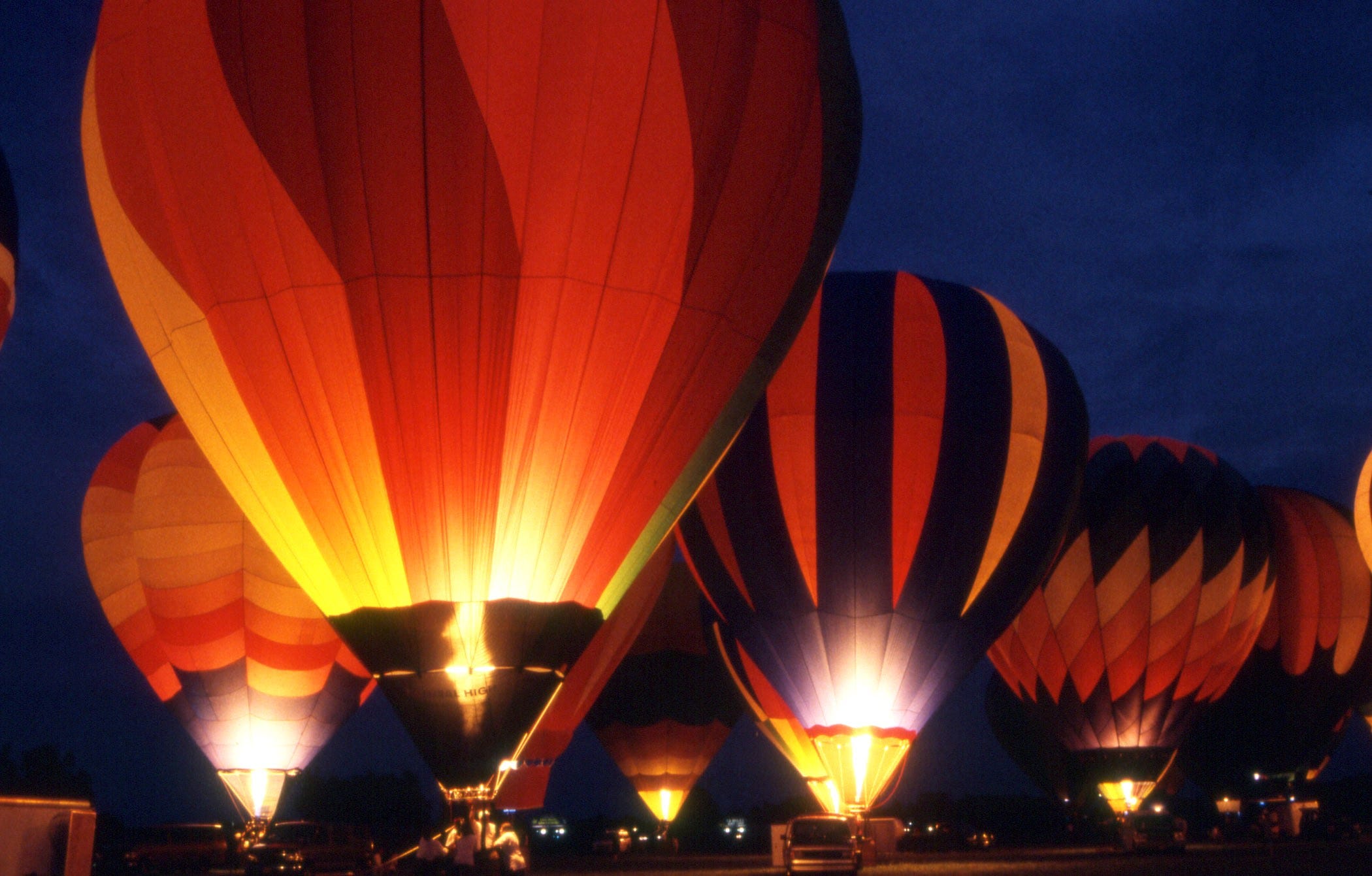 Canton’s balloon festival adds sizzle to its holiday fun