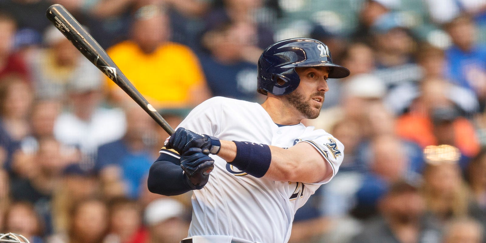 Former Brewers third baseman Travis Shaw signs with Blue Jays