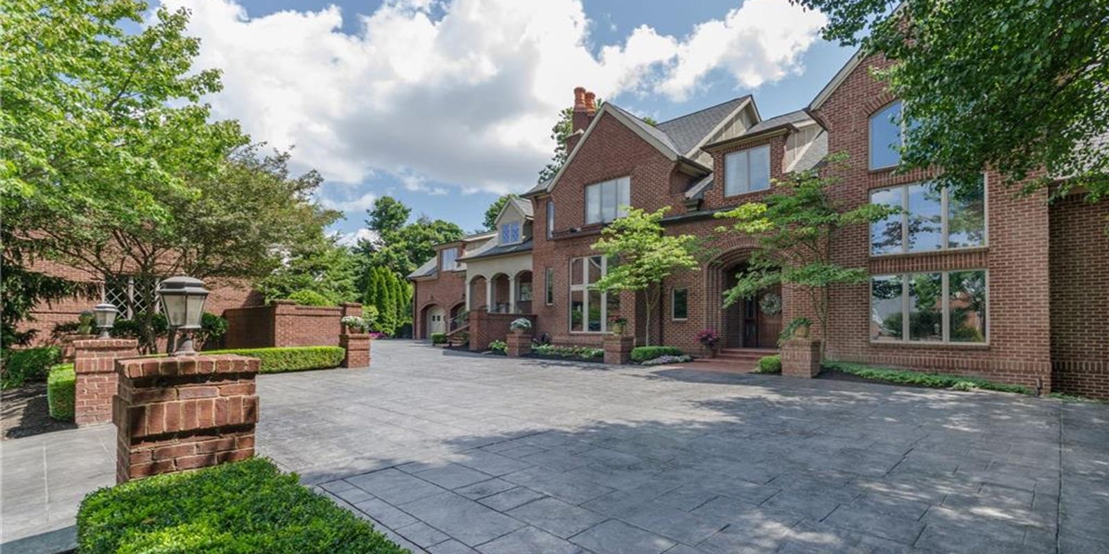 Larry Bird's $2.3 million Indianapolis mansion has been sold