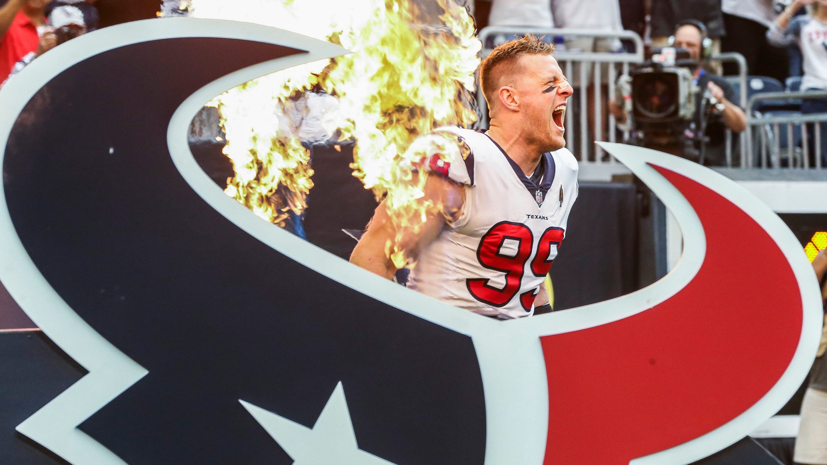 J J Watt Has To Improvise After Bike Malfunction In Green Bay