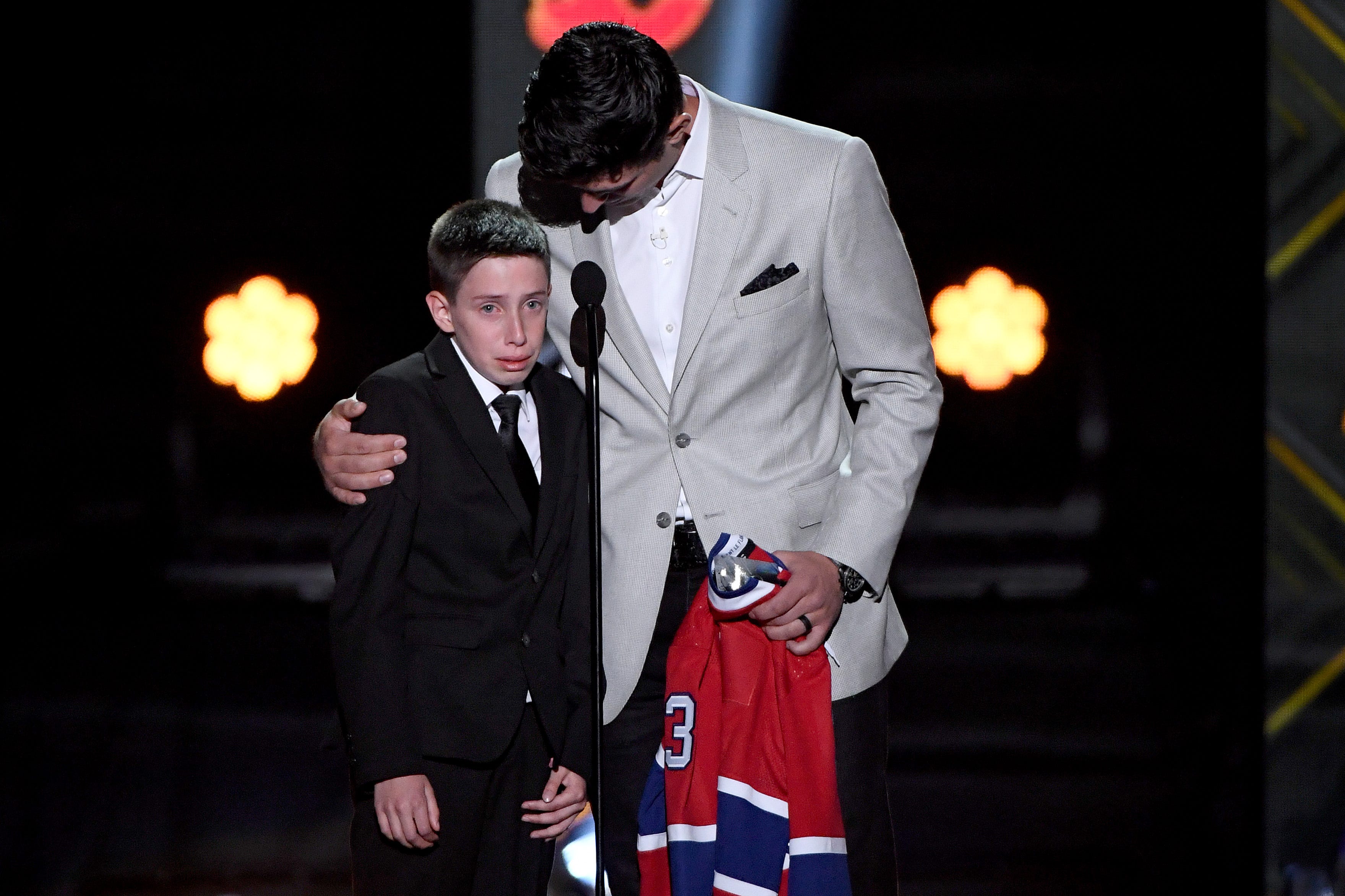 Carey Price reprises emotional moment with Anderson Whitehead at NHL Awards show