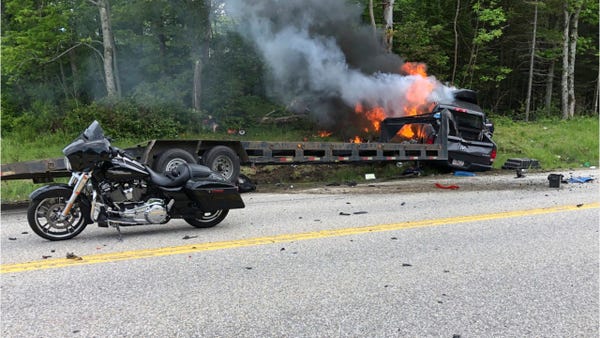 7 dead, 3 hurt after motorcycles and truck collide