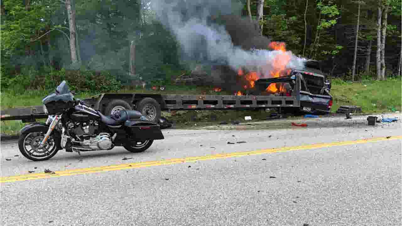 7 Dead 3 Hurt After Motorcycles And Truck Collide