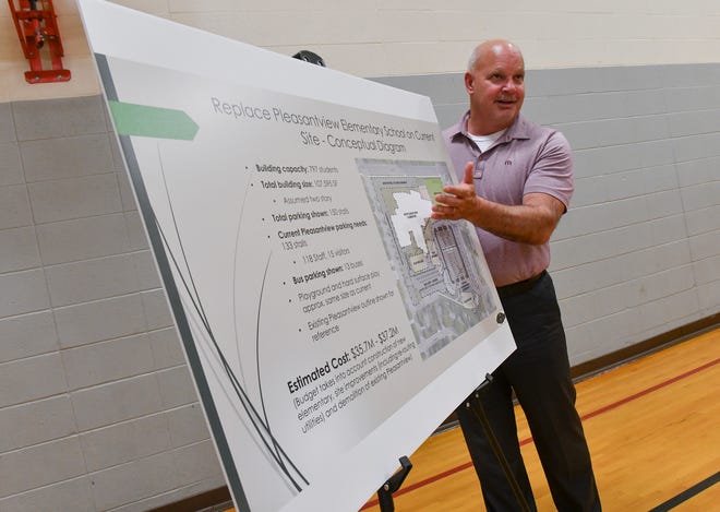 Dave Bergeron of ICS Consulting talks about ideas for a new Pleasantview Elementary School location during an ice cream social Tuesday, June 25, 2019, at Rice Elementary School. 
