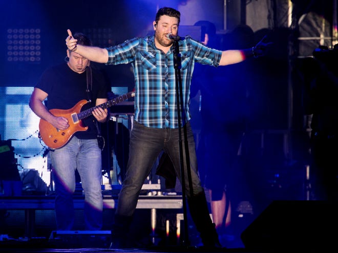 Chris Young performs during Fourth of July celebrations in downtown Nashville for 2017.