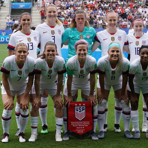U.S. players pose ahead of the France Women's...