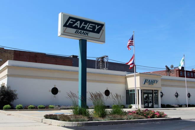 Fahey Bank in Marion will be giving away $500 per day from Thanksgiving to Christmas to people and organizations in a program dubbed the "Fahey Five Hundred."