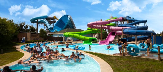 Raging iWavesi iWater Parki is the biggest iwater parki in Illinois Raging iWavesi iWater Parki is the biggest iwater parki in Illinois