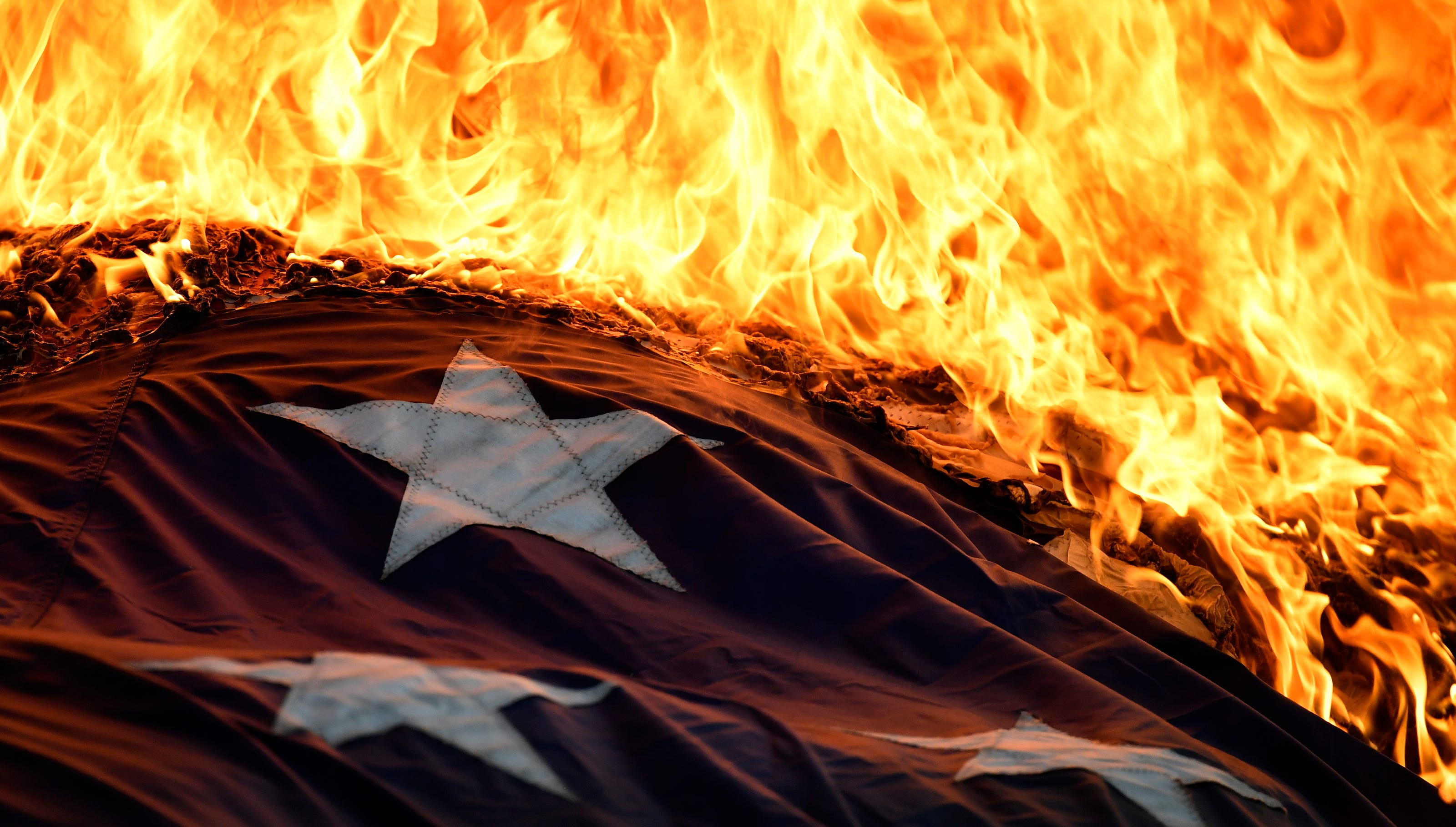 Горящий флаг сша Горящий флаг сша