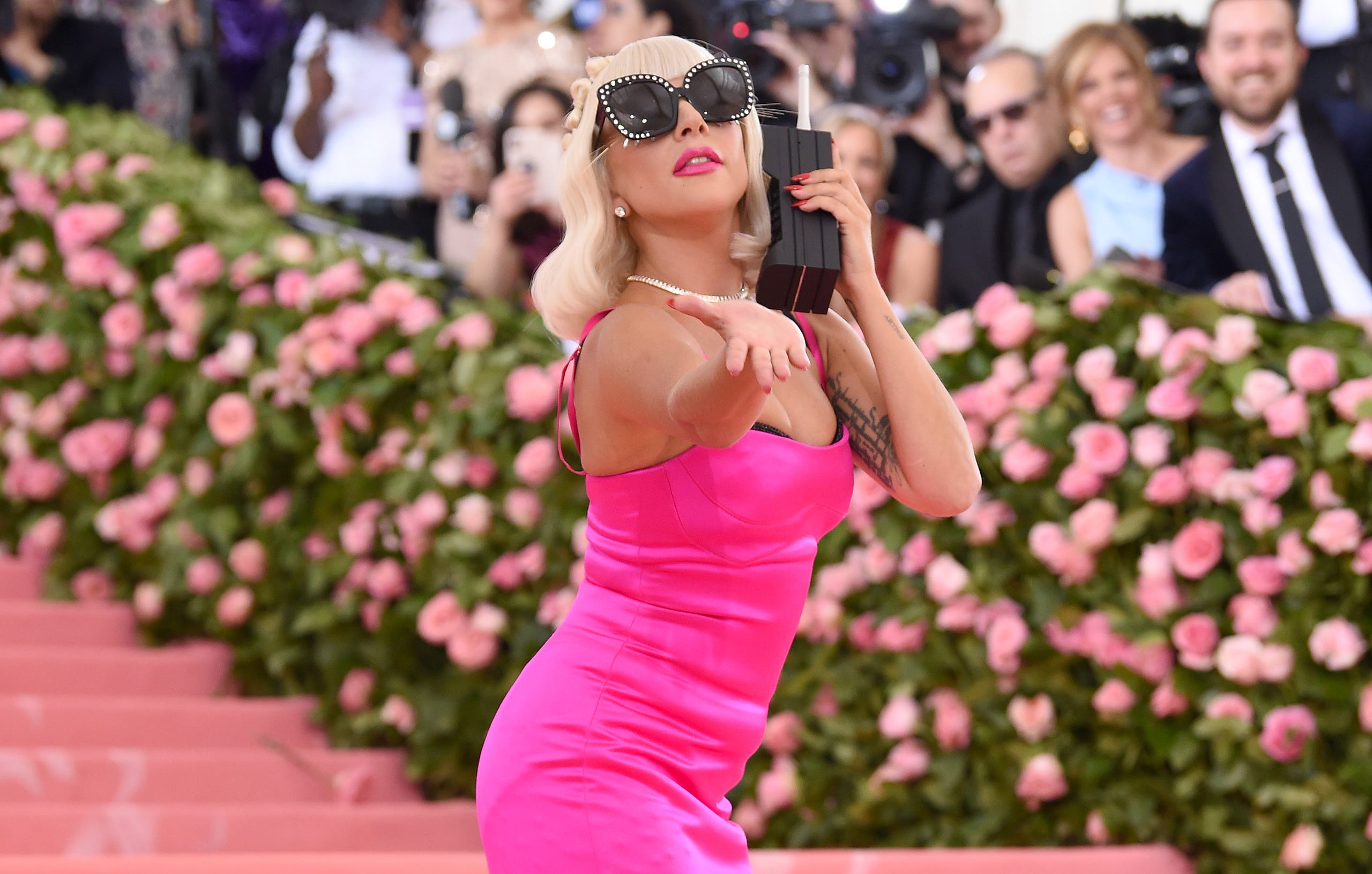 Lady Gaga Nick Jonas Rock Summer S Trendiest Celebrity Sunglasses