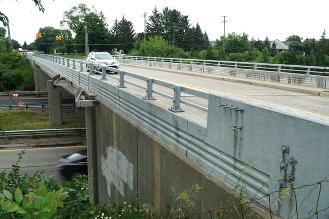  Farmington Hills commuters will have to find a way around the closure of Drake Road at M-5 as the bridge is slated for some renovation work in early July.                              