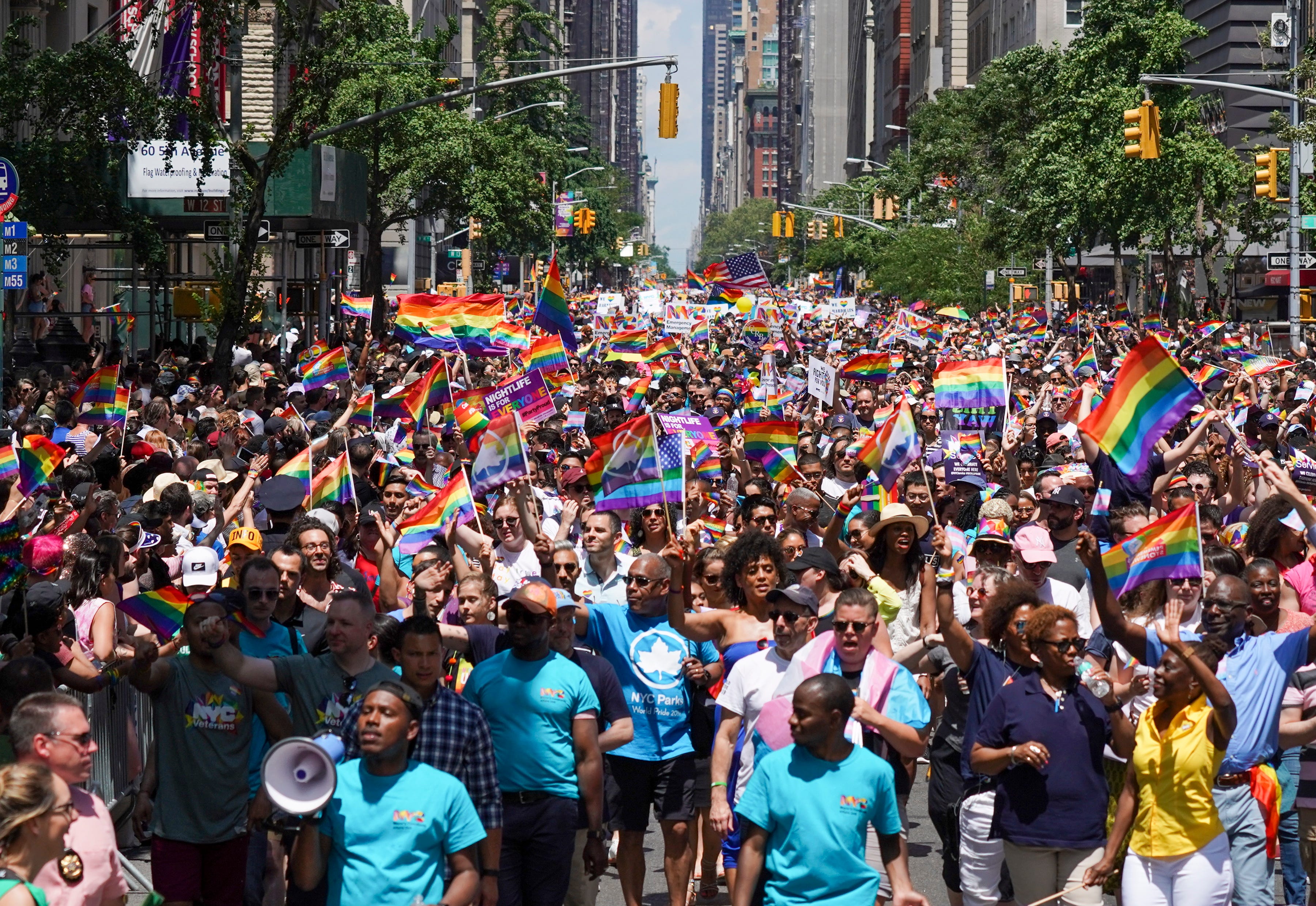 NEW YORK GAY CHORUS ຄຣິສມາສຂອງຜູ້ຊາຍ