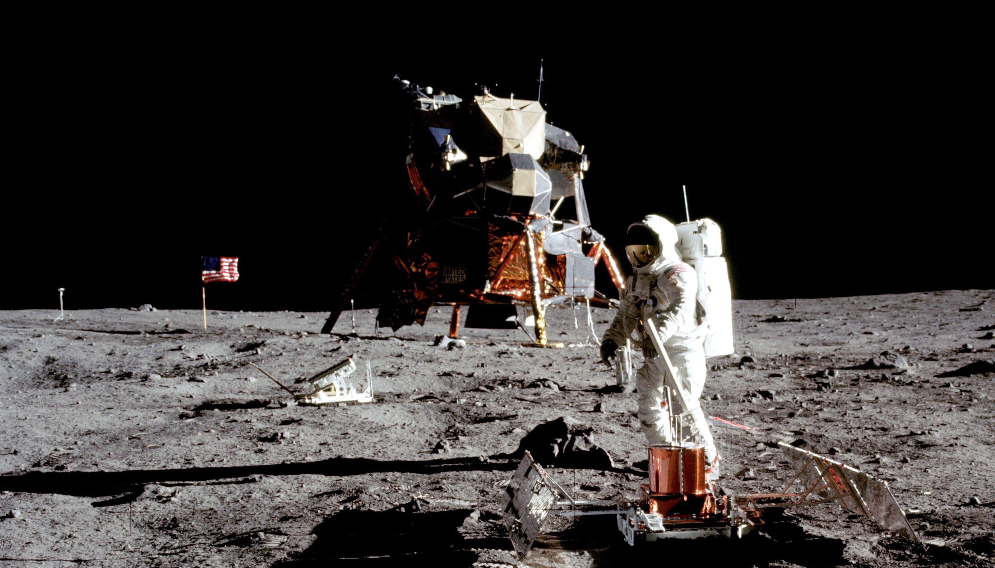 Были ли космонавты на луне. Миссия Аполлон 11. Аполлон 11 1969. Ракета Аполлон 11. Корабль Аполлон 11.