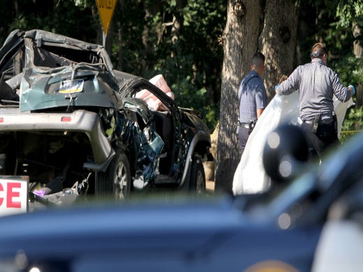 Jackson car crash: 2 dead after vehicle strikes tree, utility pole