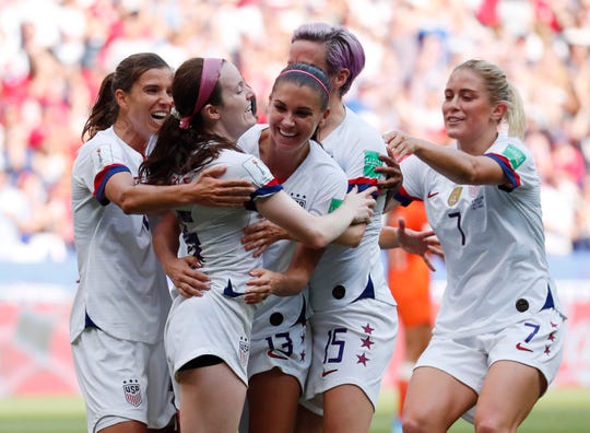 از قهرمانی تیم ملی فوتبال زنان آمریکا در جام جهانی (گزارش تصویری) 