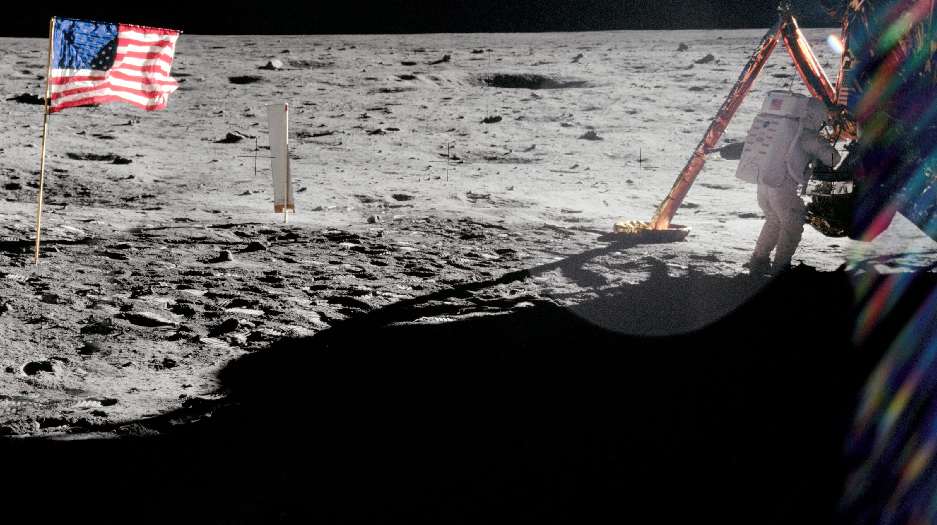 Armstrong on the moon. Армстронг первый на Луне.